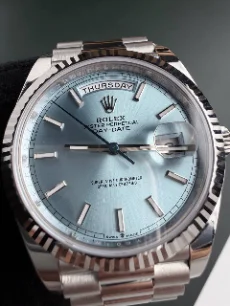 Example: Dial close-up