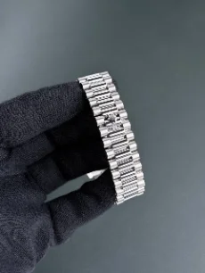 Example: Buckle (far)